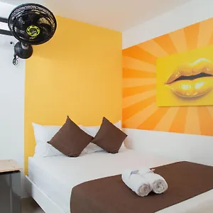 Bajo La Luna Медельин